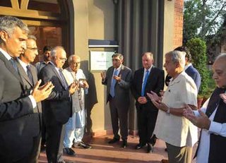 Prayers being oႇered after unveiling the plaque