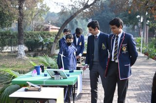 Prep Scientists Show Their Brains