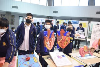 Prep Scientists Show Their Brains