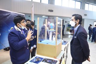 Prep Scientists Show Their Brains