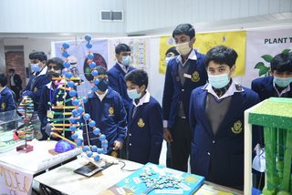 Prep Scientists Show Their Brains