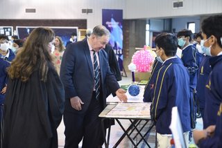 Prep Scientists Show Their Brains
