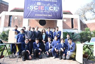 Prep Scientists Show Their Brains