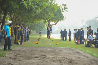 Aitchison Convincing Winner in Athletics Against Lawrence College