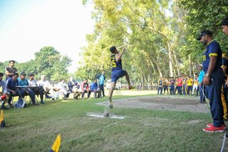 Aitchison Convincing Winner in Athletics Against Lawrence College