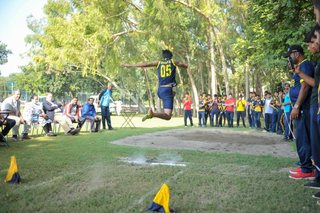 Aitchison Convincing Winner in Athletics Against Lawrence College