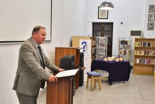 Mr. Michael A. Thomson urging the young Aitchisonians to reflect and create through literature and art.