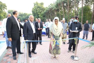 Aitchison Opens New Mrs. Sajida Imtiaz Diving Pool