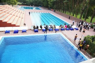 Aitchison Opens New Mrs. Sajida Imtiaz Diving Pool
