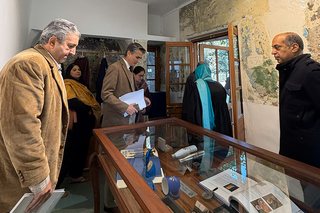 Visitors to the Shop 10