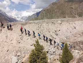 Trekking to Latobo Base Camp from Herrligkoႇer